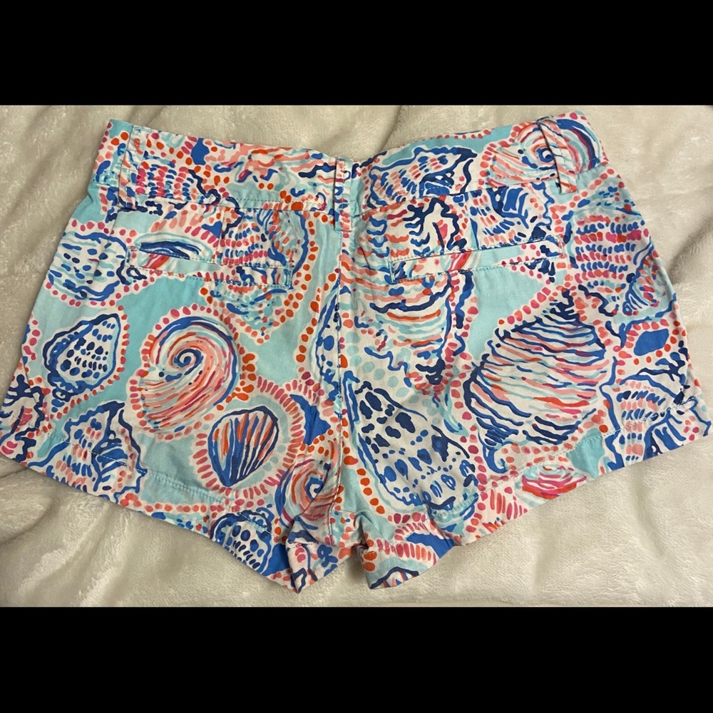 Lily Pulitzer women’s 3 inch Walsh shorts - Picture 2 of 3